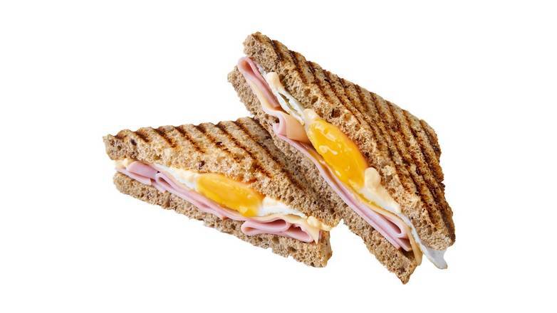 Tost z jajkiem i szynką