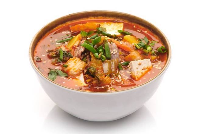 ZUPA Z KIMCHI I WIEPRZOWINĄ
