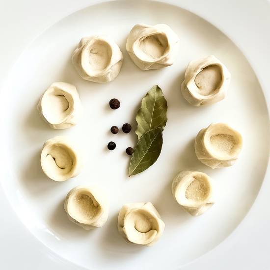 Pierożki z wieprzowiną i imbirem - 9 szt. (gotowane)